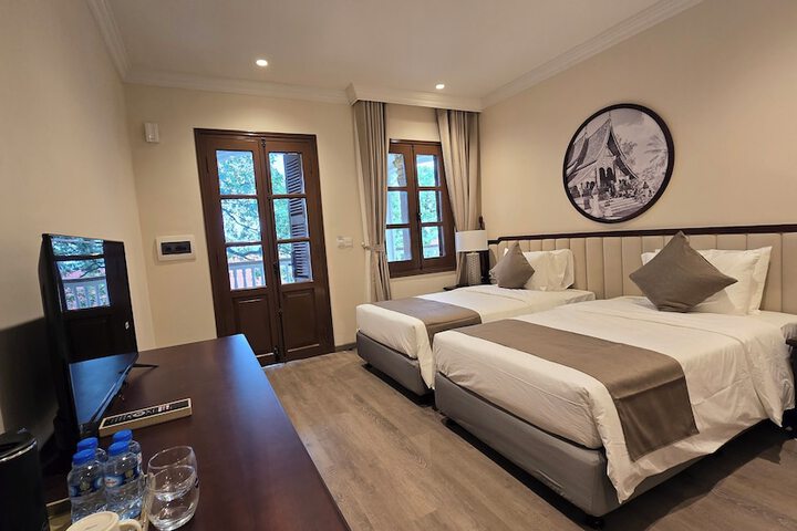 Room 10 of 99