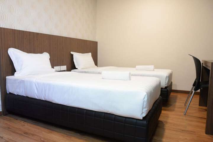 Room 9 of 33