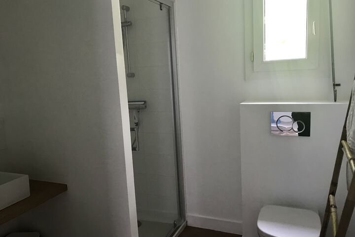 Room 7 of 8