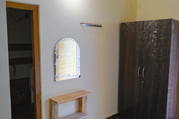Room 2 of 20