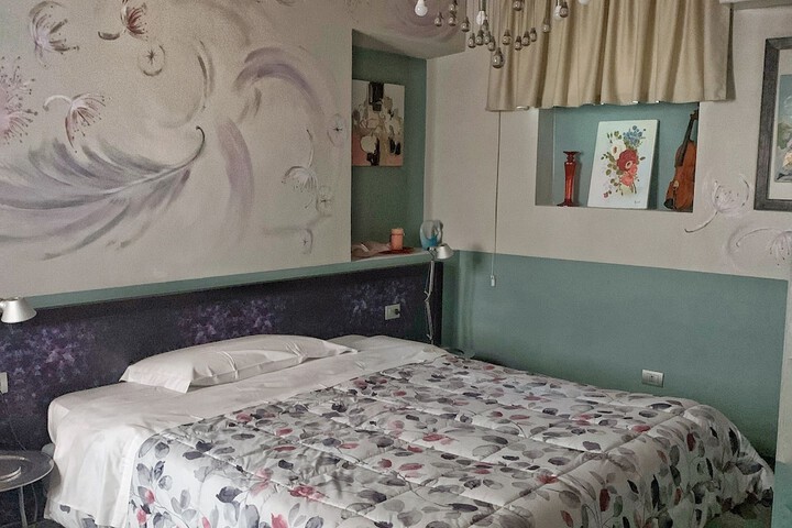Room 11 of 27