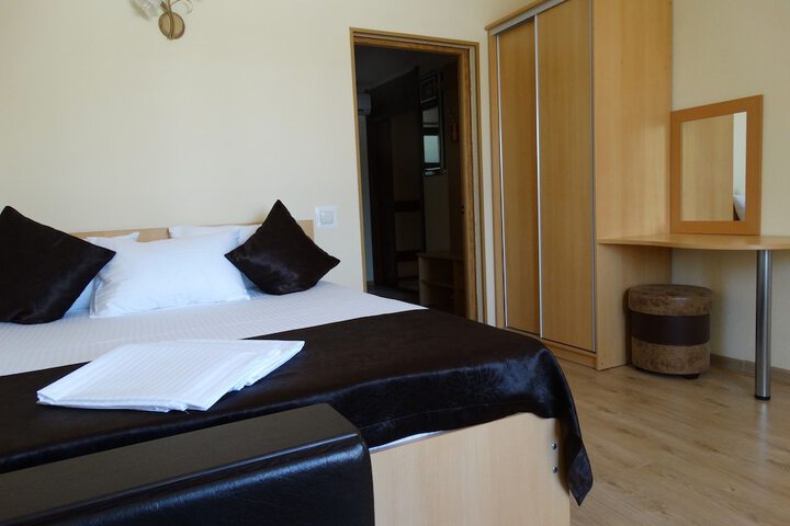 Room 12 of 26