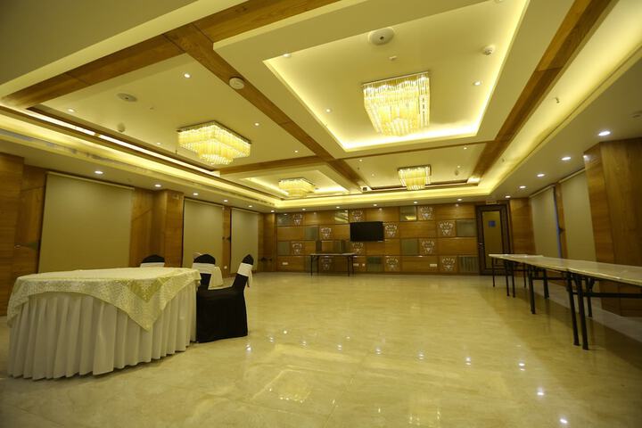 Room 6 of 16