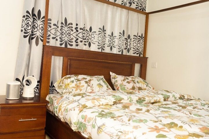 Room 4 of 18