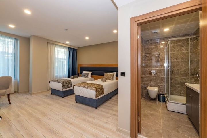 Room 21 of 32