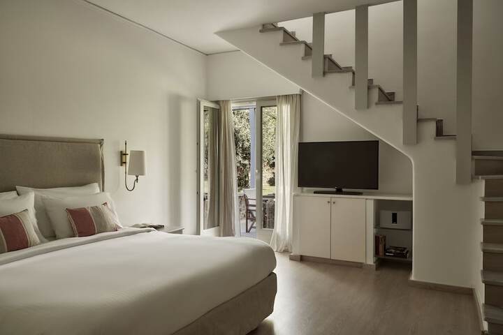 Room 5 of 95