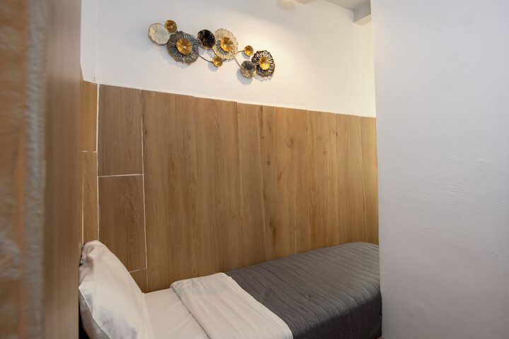 Room 61 of 148