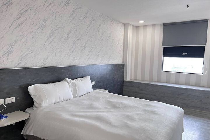 Room 11 of 26