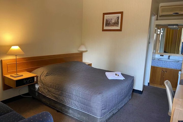 Room 2 of 46