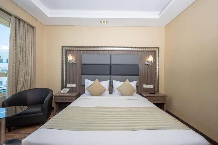 Room 8 of 16