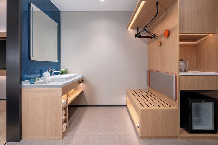 Room 44 of 73