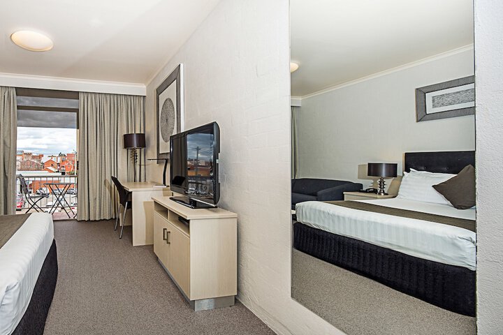 Room 33 of 78