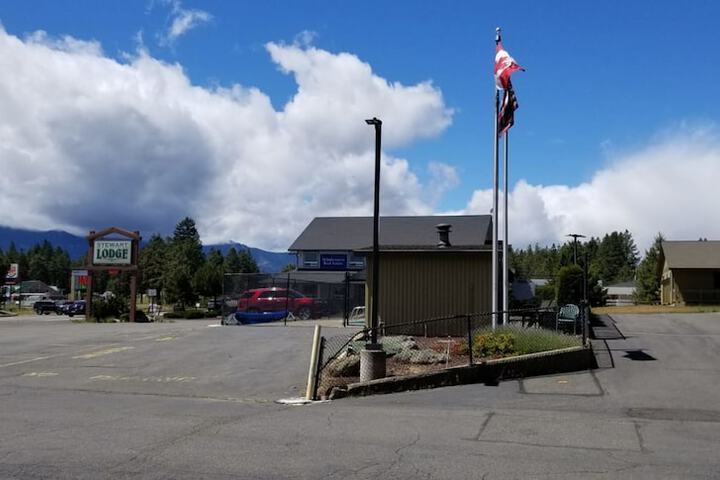 Property Grounds 29 of 32