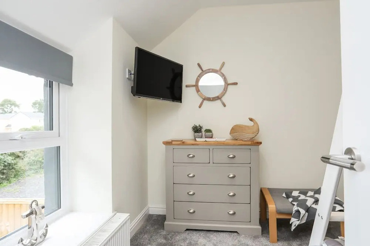 Room 6 of 11