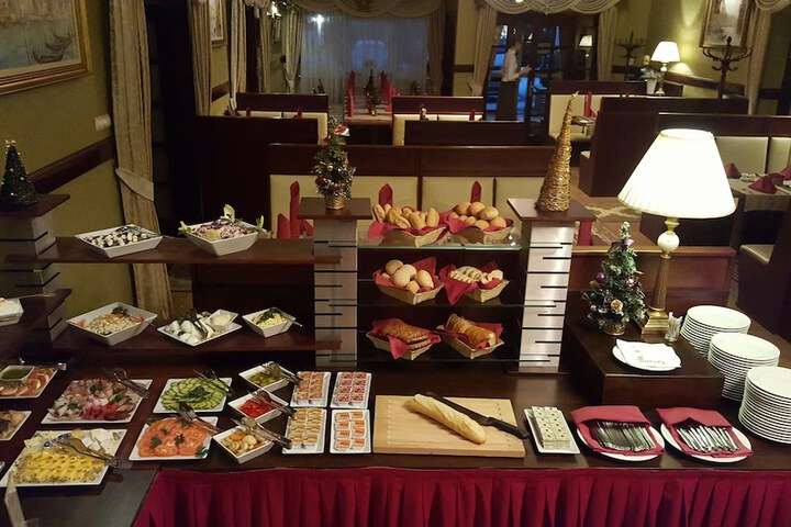 Dining 47 of 68