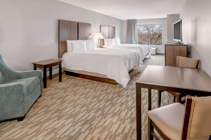 Standard 2 Queen Beds River View (3 of 7)