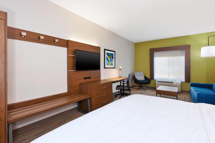 1 King Bed (12 of 12)