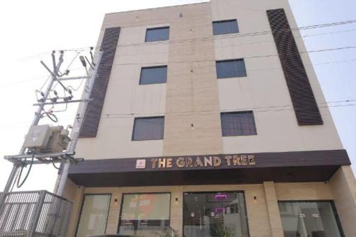 The Grand Tree Hotel