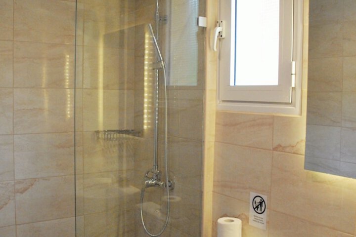 Room 43 of 113