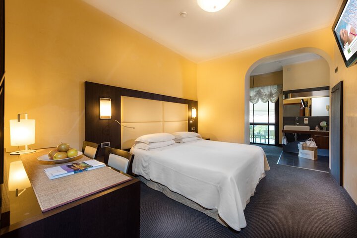 Room 12 of 68