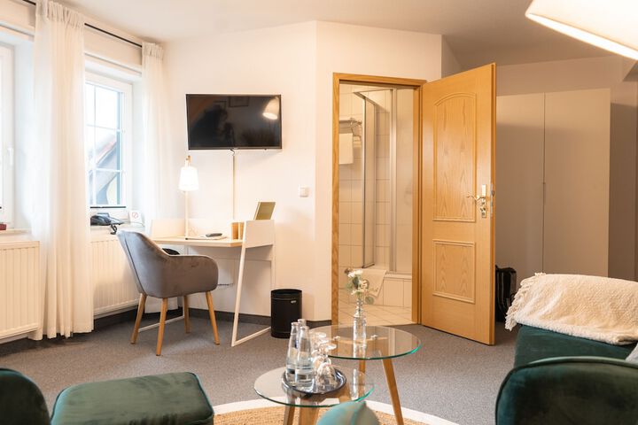 Room 107 of 191