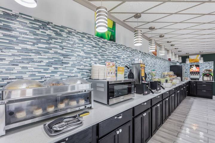 Breakfast/Coffee Service 21 of 40