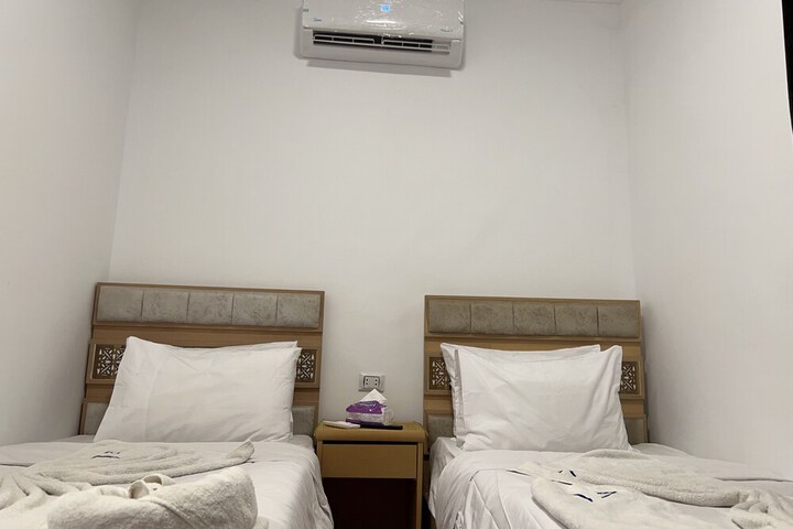 Room 27 of 62
