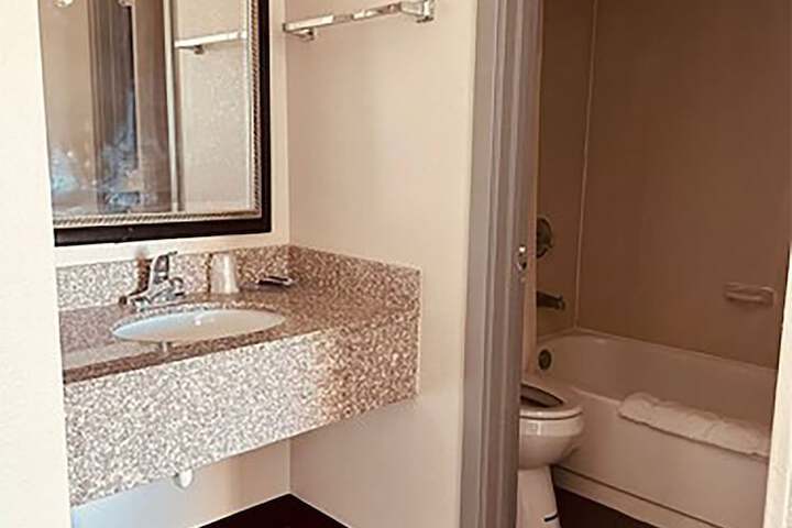 Standard Room, King or Two Doubles (3 of 11)