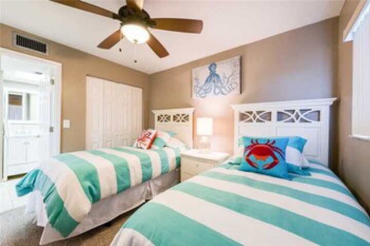 Room 25 of 29