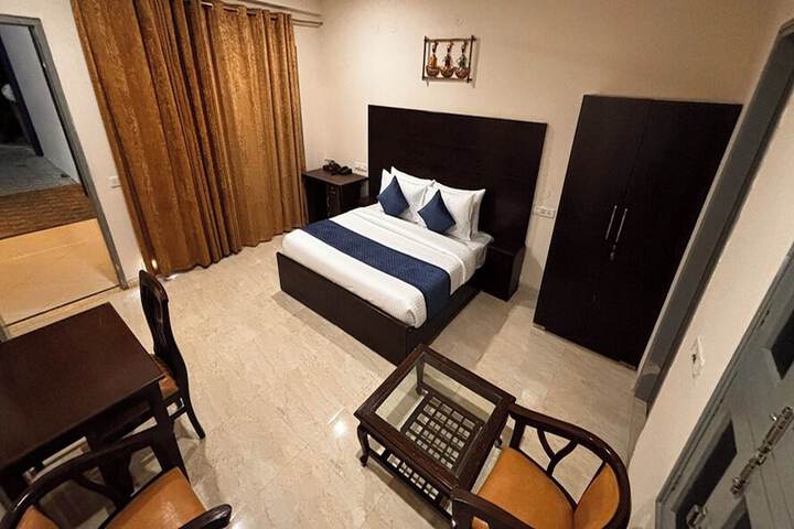 Room 4 of 38