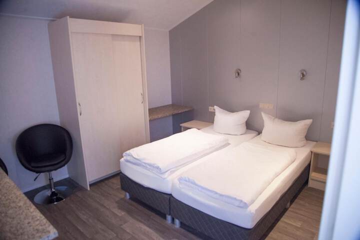 Room 4 of 44