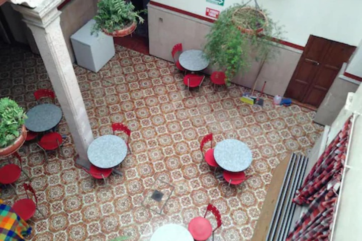 Dining 36 of 42