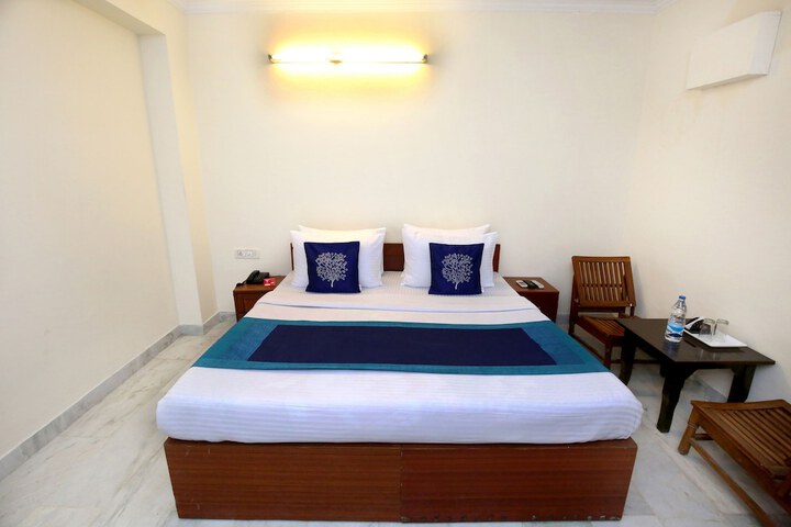 Room 9 of 17