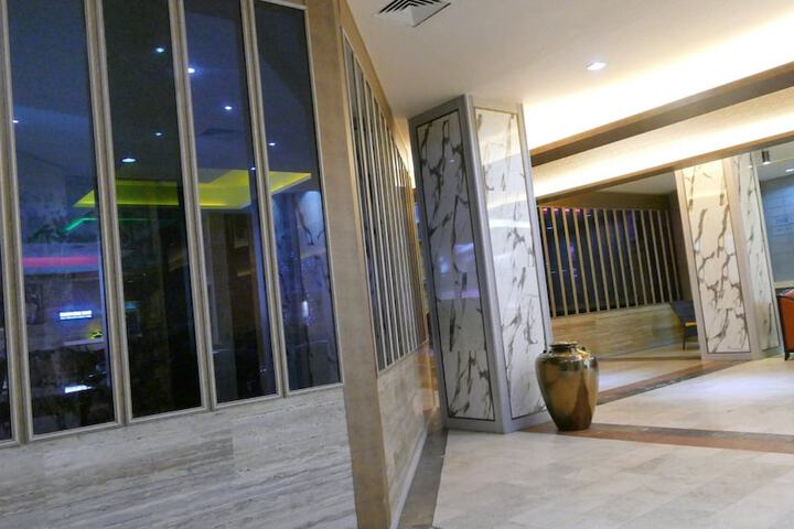 Ballroom/Hall 24 of 27