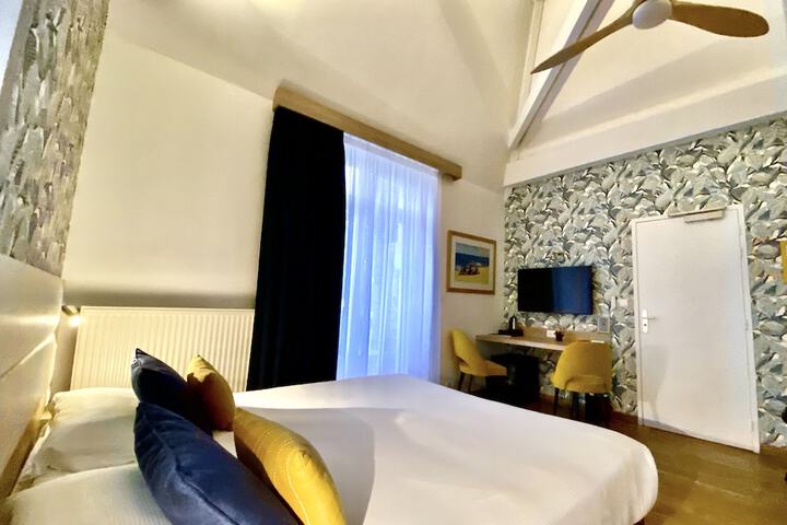 Room 12 of 50