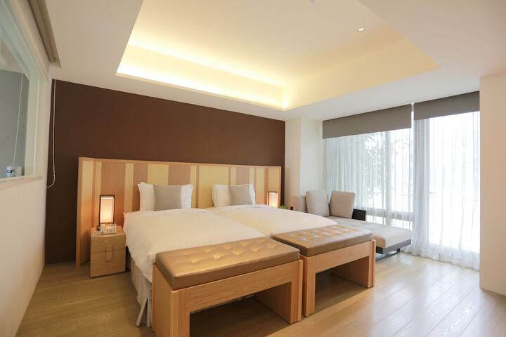 Room 10 of 76
