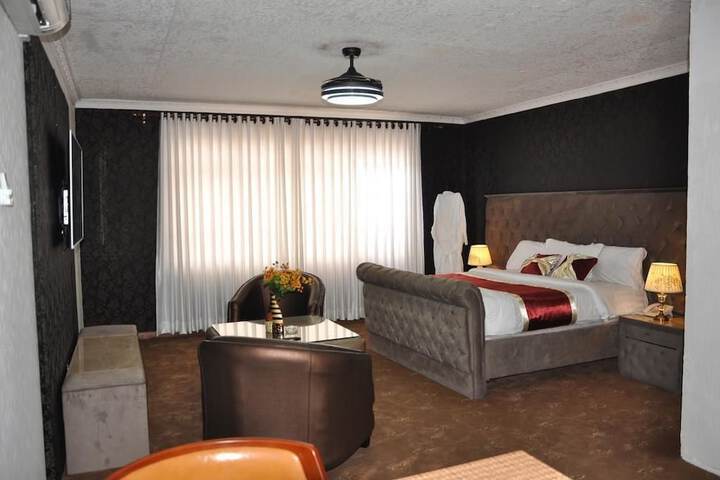 Room 3 of 23