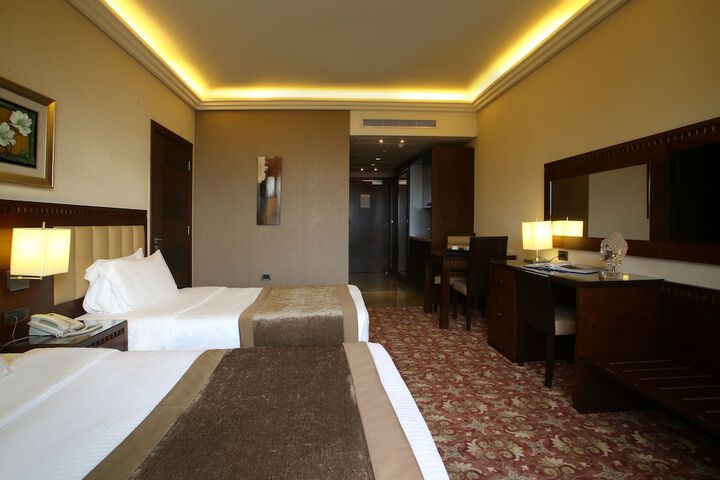Room 3 of 44