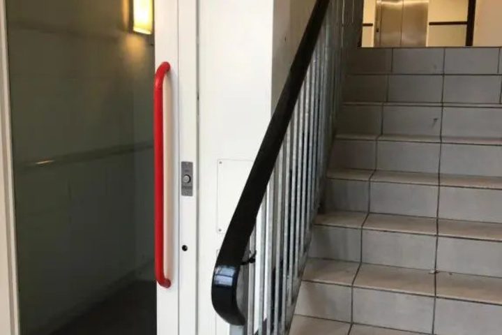 Room 10 of 16