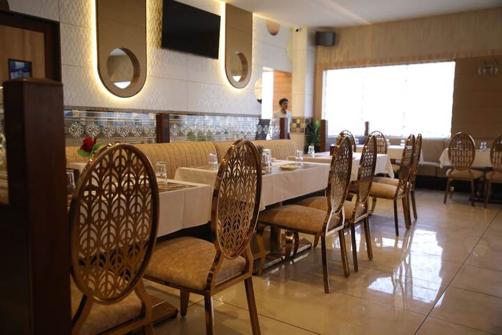 Dining 17 of 21