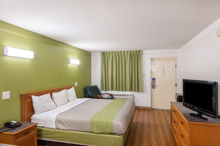 1 King Bed (14 of 16)