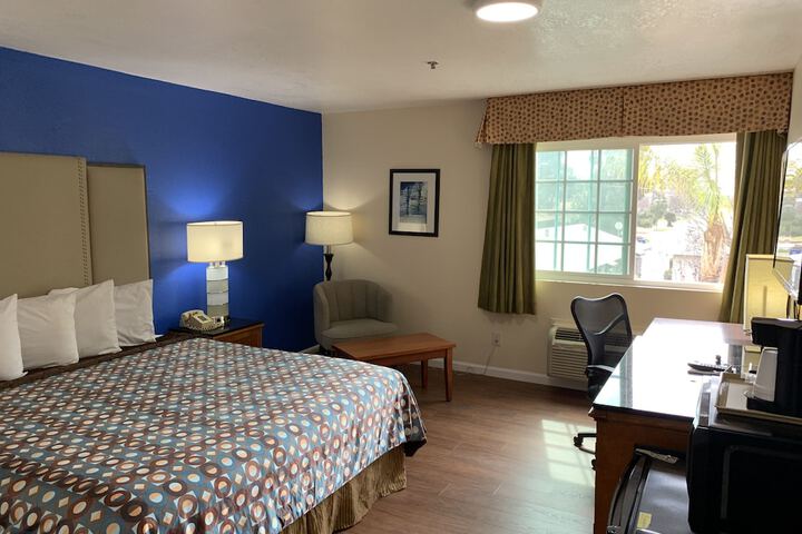 1 King Bed (15 of 17)