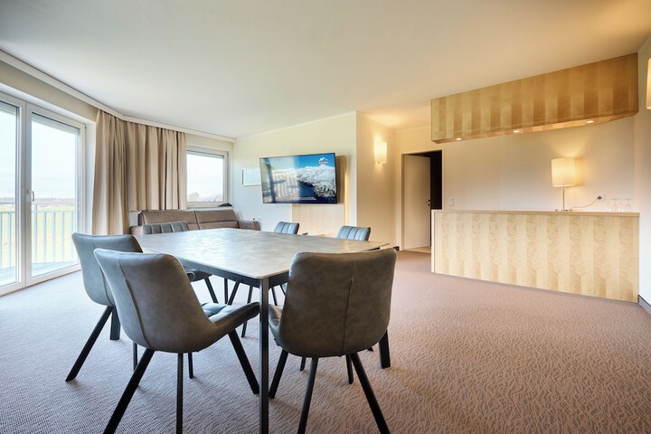 Room 16 of 74