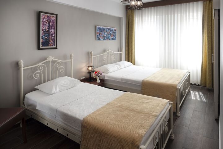 Room 32 of 51