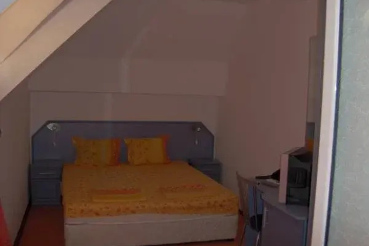 Room 3 of 13