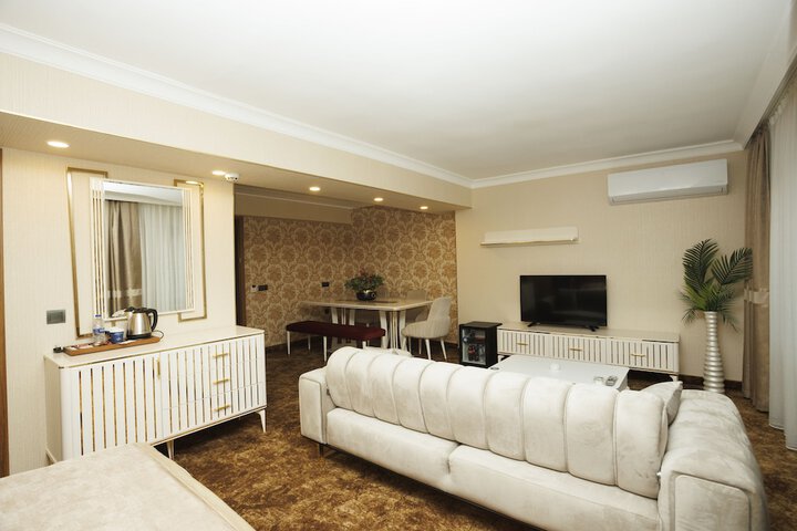 Room 7 of 37