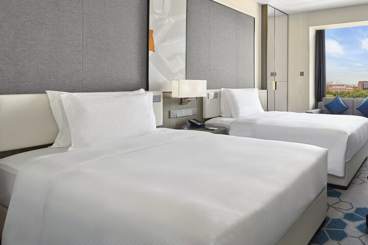 Room 28 of 51