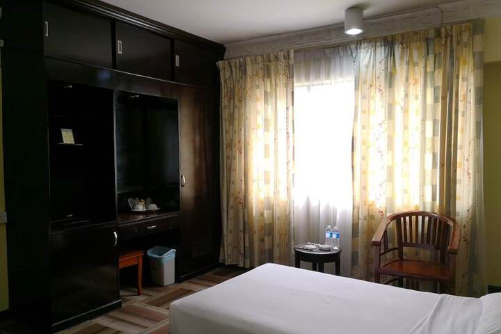Room 8 of 48