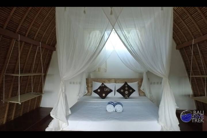 Room 4 of 12