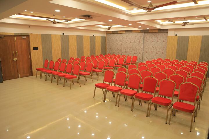 Business Center 113 of 114
